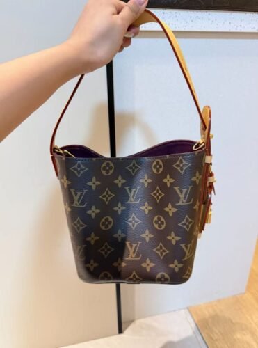 Click to view full screen LOUIS VUITTON ALL IN BB photo review