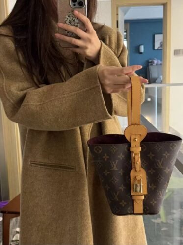 Click to view full screen LOUIS VUITTON ALL IN BB photo review