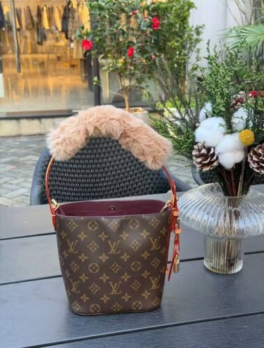 Click to view full screen LOUIS VUITTON ALL IN BB photo review